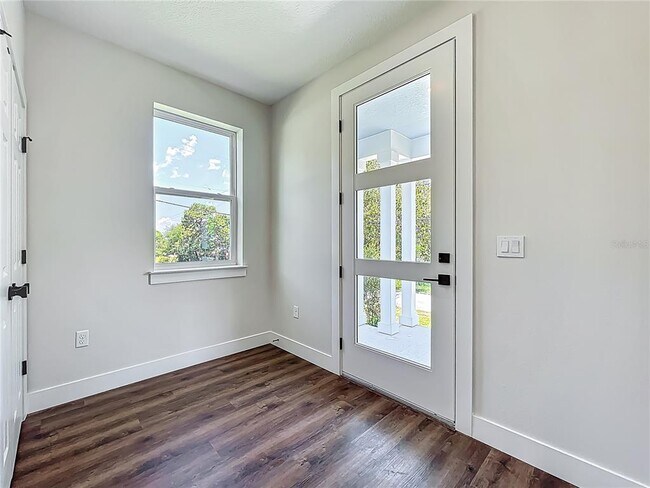Building Photo - 591 W Osceola St