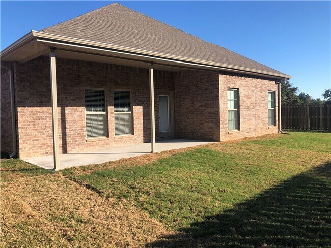 Building Photo - 448 Fox Cir