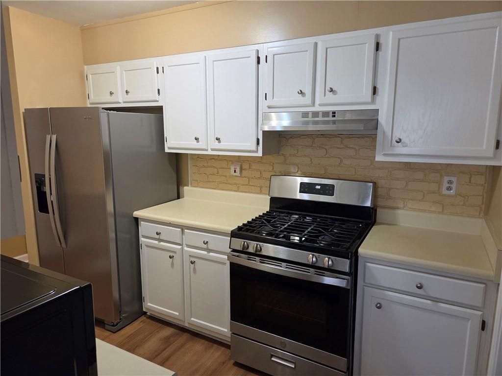 Building Photo - 5595 Wells Cir