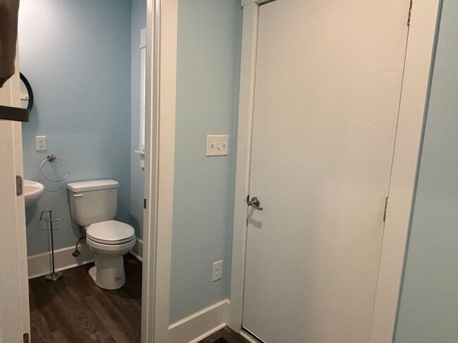 Building Photo - 2 Bed, 2.5 Bath – Second-Story Laundry & Walkable Park Location