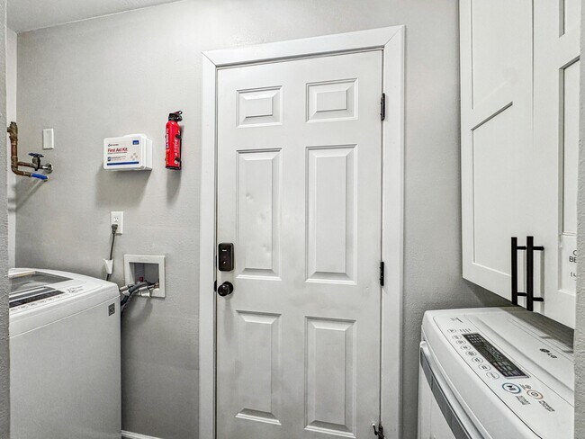 Building Photo - 6918 Sea Turtle Cir