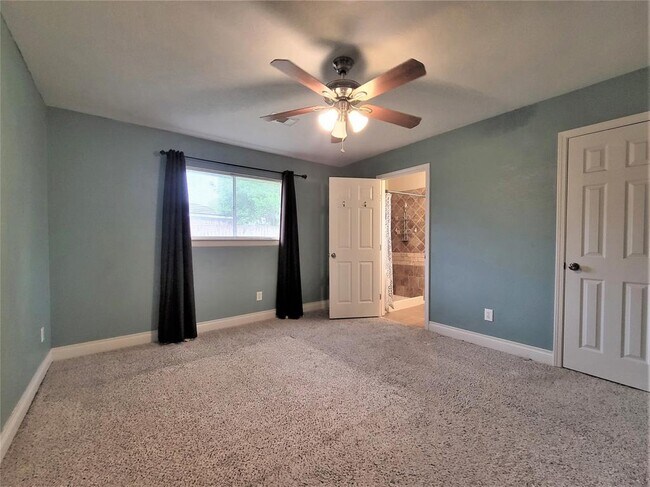 Building Photo - 721 Academy Ln