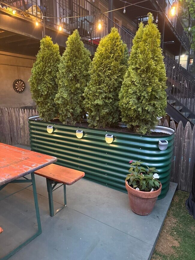 Building Photo - 228 Monroe St