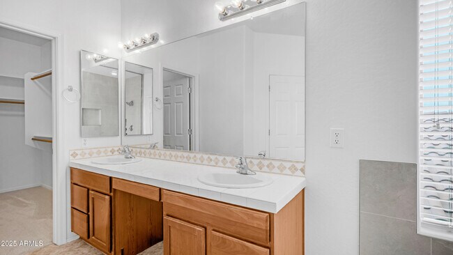Building Photo - 5131 W El Cortez Trail