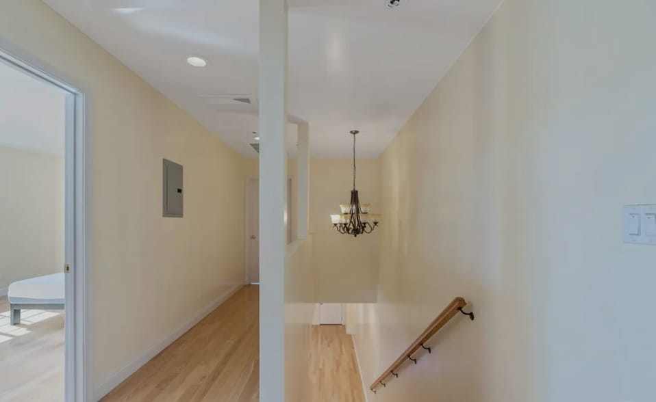 Building Photo - 2018 Hillcrest Dr