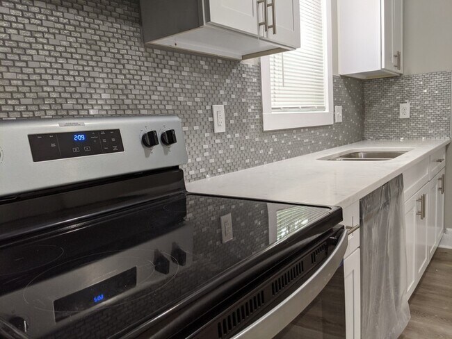 Building Photo - 2861 Forrest Hills Dr SW