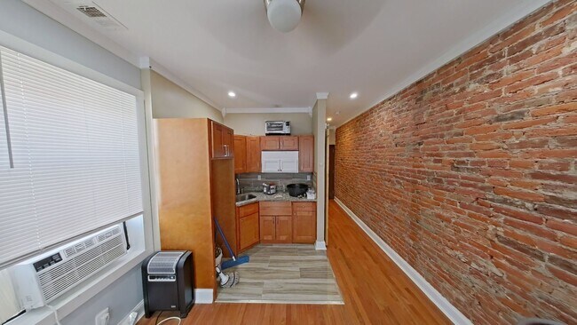Building Photo - 122 N 53rd St