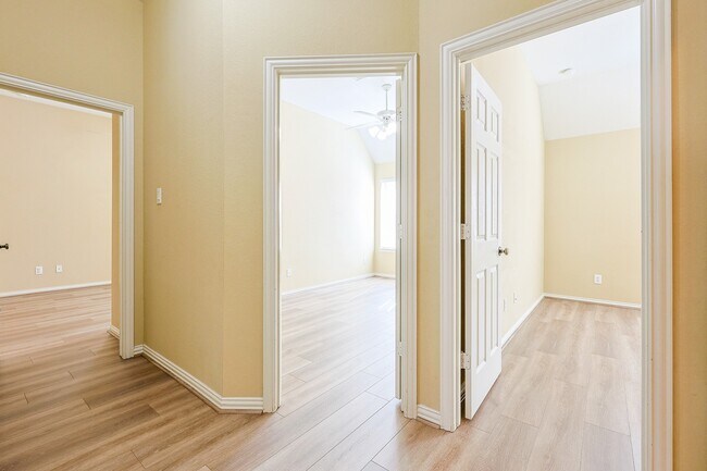 Building Photo - 6726 Hawsley Way