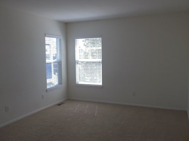 Building Photo - 2621 Rock Creek Dr