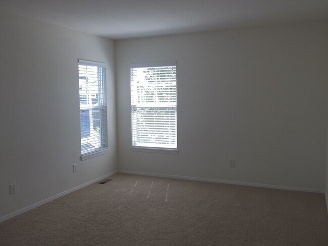 Building Photo - Comfortable & Roomy 3 Bedroom Home – Available August 10