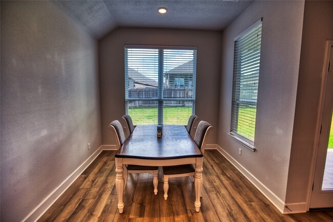 Building Photo - 912 Farm Path