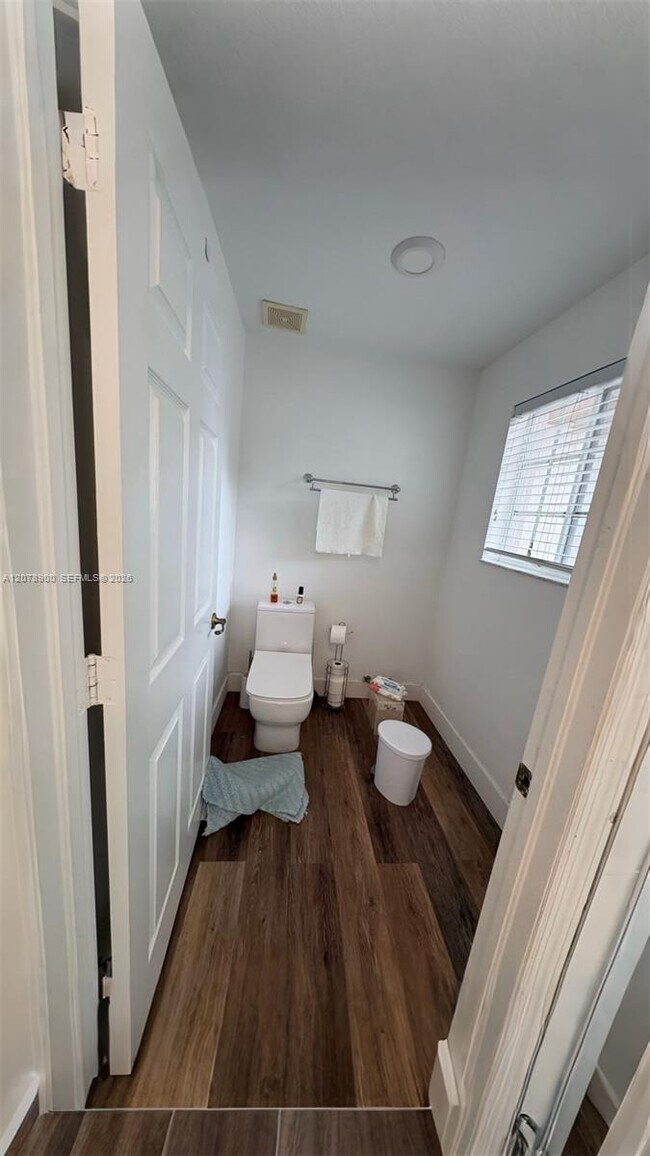 Building Photo - 6691 NW 107 Ct