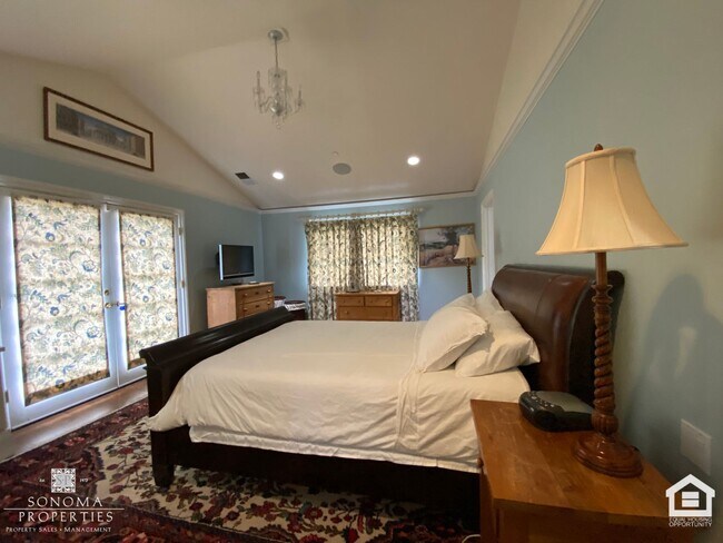 Building Photo - Stunning Furnished Eastside Home