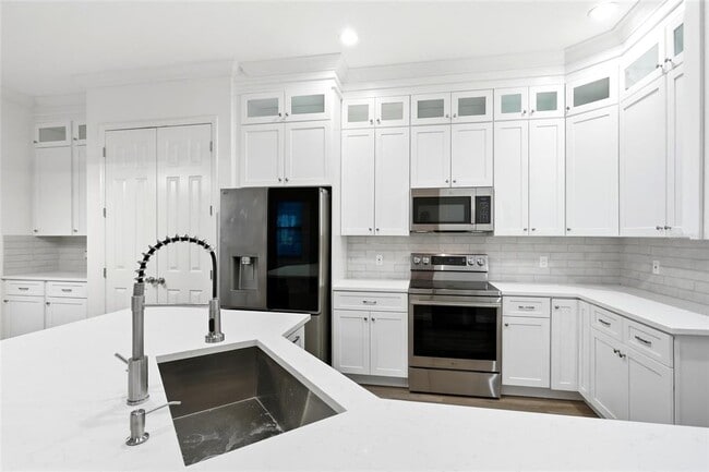 Building Photo - 912 Waterside Dr