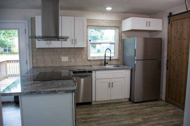 Building Photo - 86 Hurwood Ave