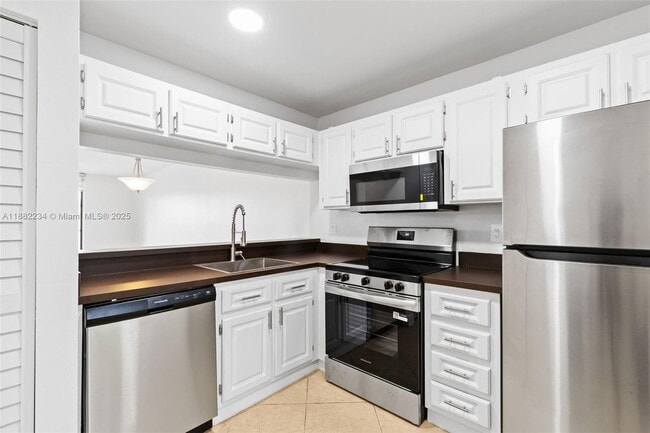 Building Photo - 10501 W Broward Blvd
