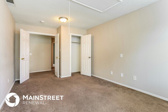 Building Photo - 1328 E Miller Dr