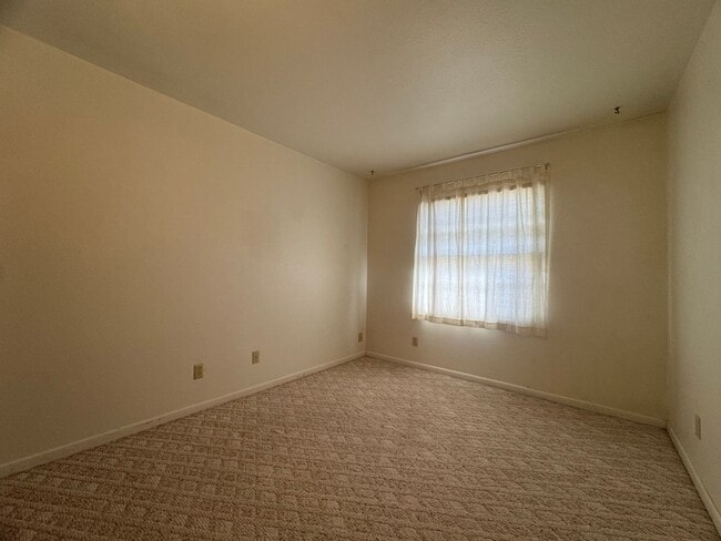 Building Photo - 2000 S Richardson Ave