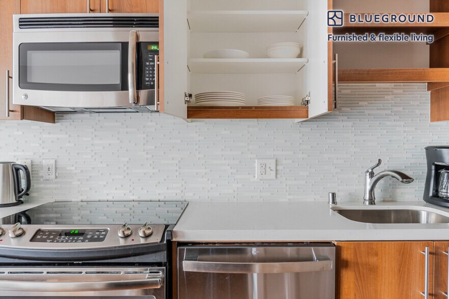 Building Photo - 10333 Main St