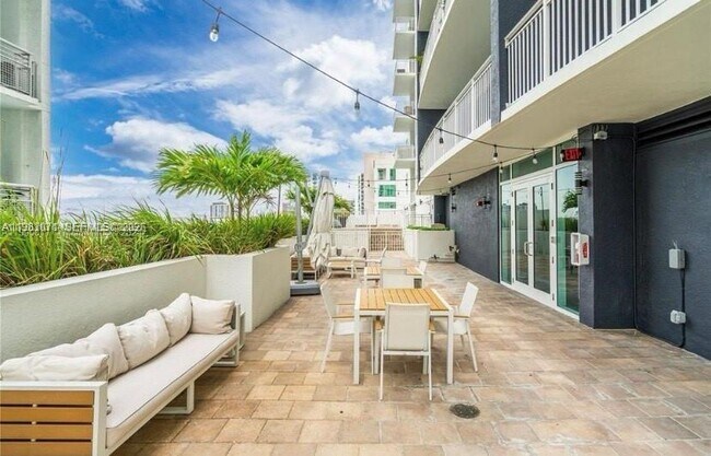 Building Photo - 2275 Biscayne Blvd