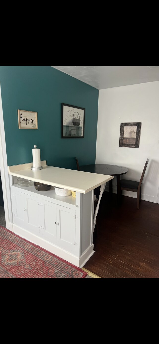 Building Photo - 208 Sutton St