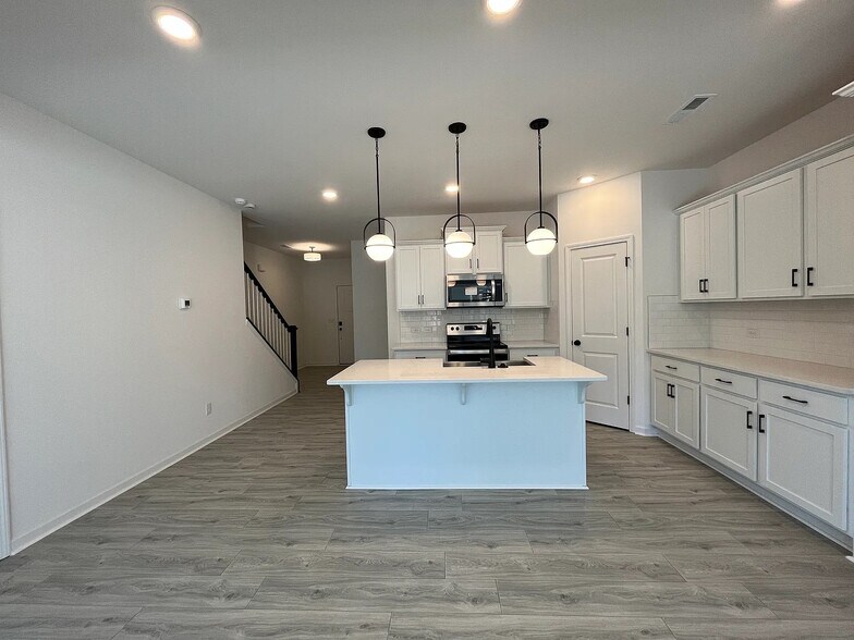 Building Photo - Room in Townhome on Pagebrook Ln