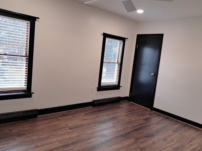 Building Photo - 42 Bowery St