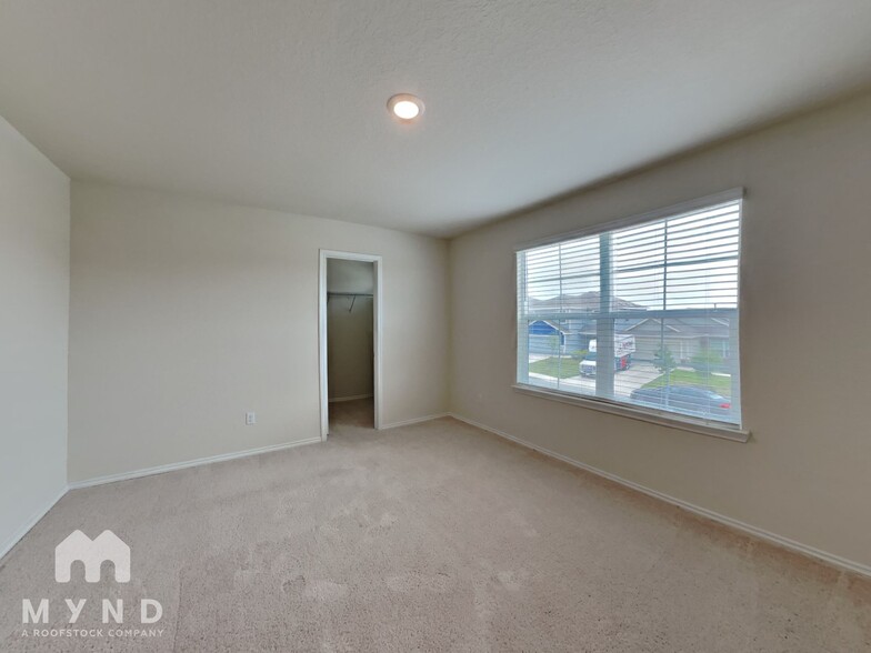 Building Photo - 707 Wild Olive Wy