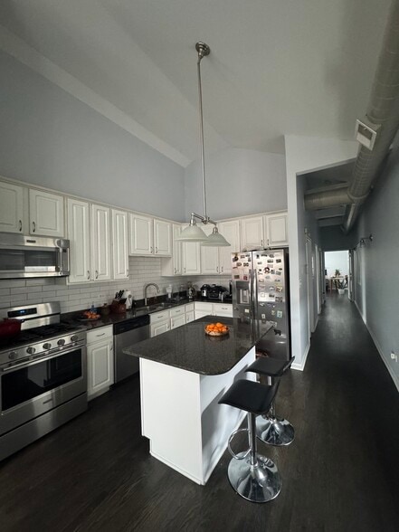 Building Photo - 2315 W Harrison St