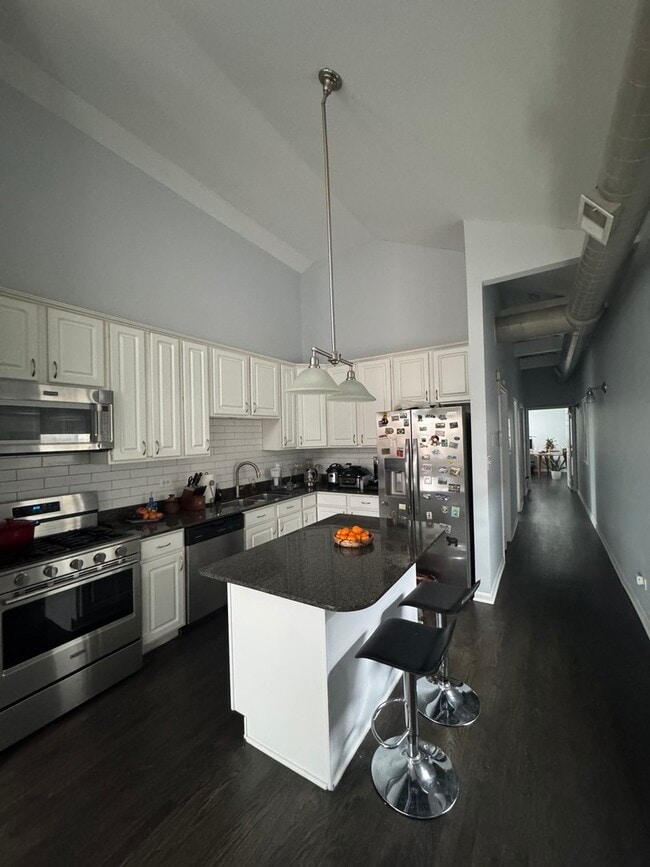 Building Photo - 2315 W Harrison St