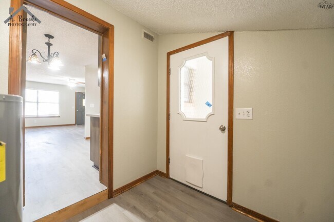 Building Photo - 1207 N Pacific Ave