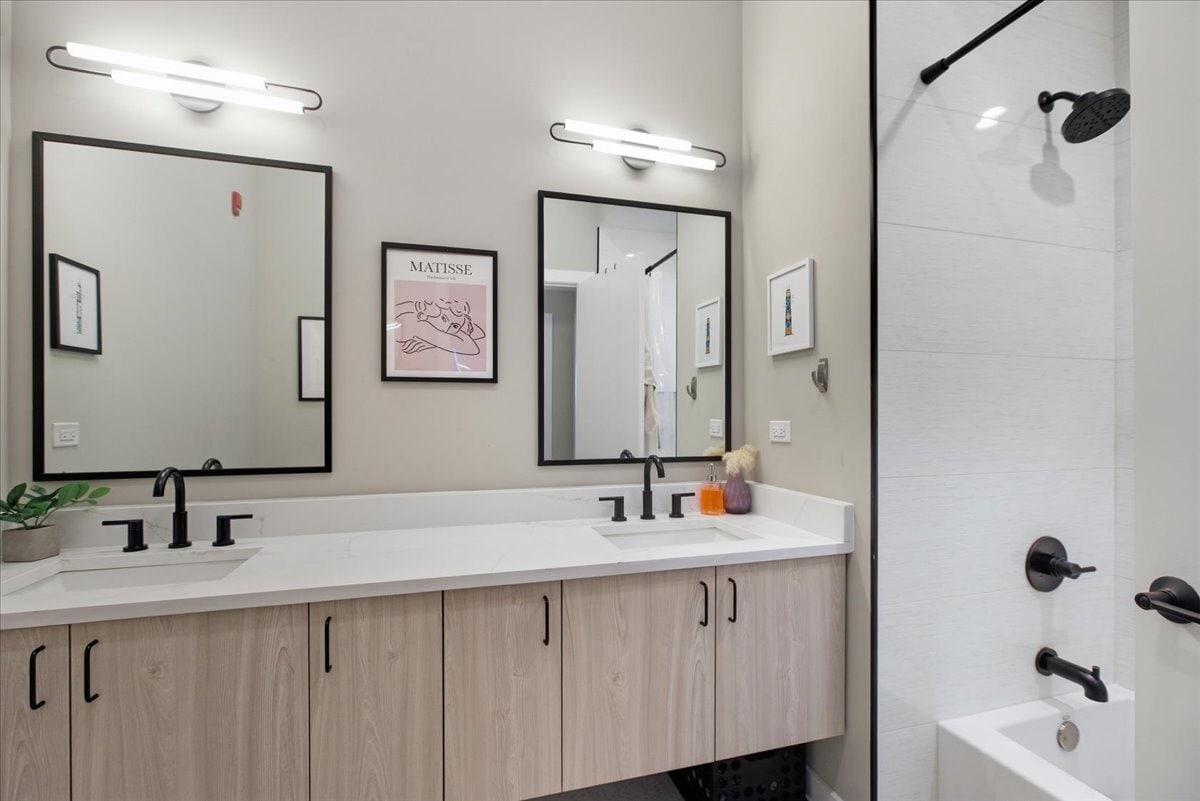 Building Photo - 3217 N Clark St