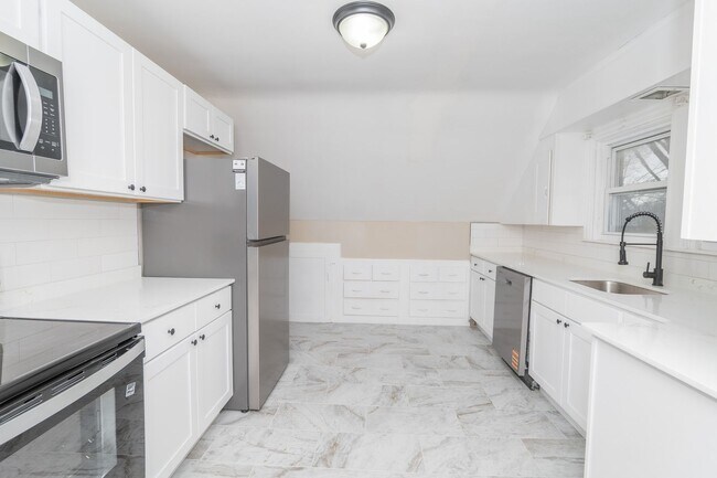 Building Photo - 848 Smith St