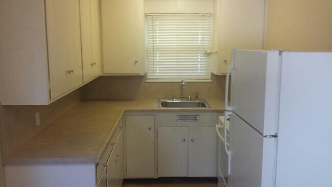 Interior Photo - 712 Summit