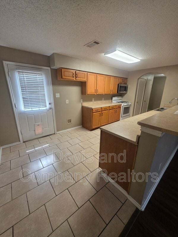 Building Photo - 707 Devonian Dr