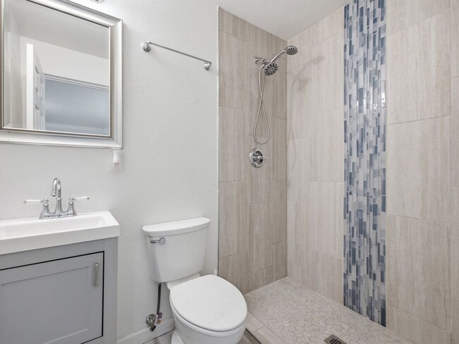 Building Photo - PRICE REDUCTION! – Cats and pets accepted!!
