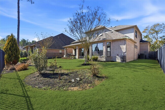 Building Photo - 15314 Viviente Dr