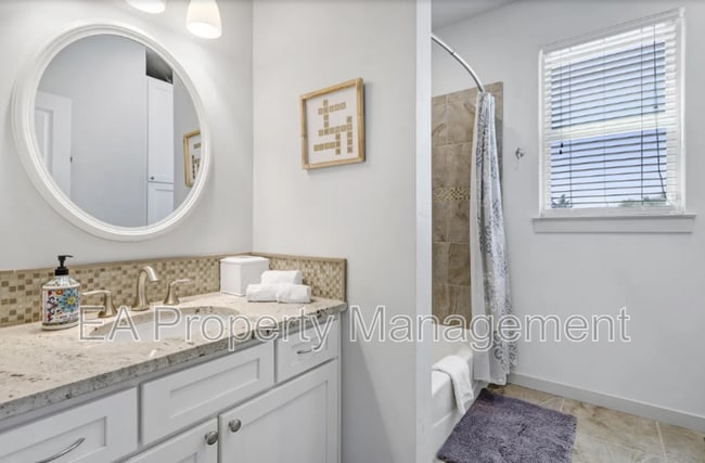 Building Photo - 1419 Coal Ave SW