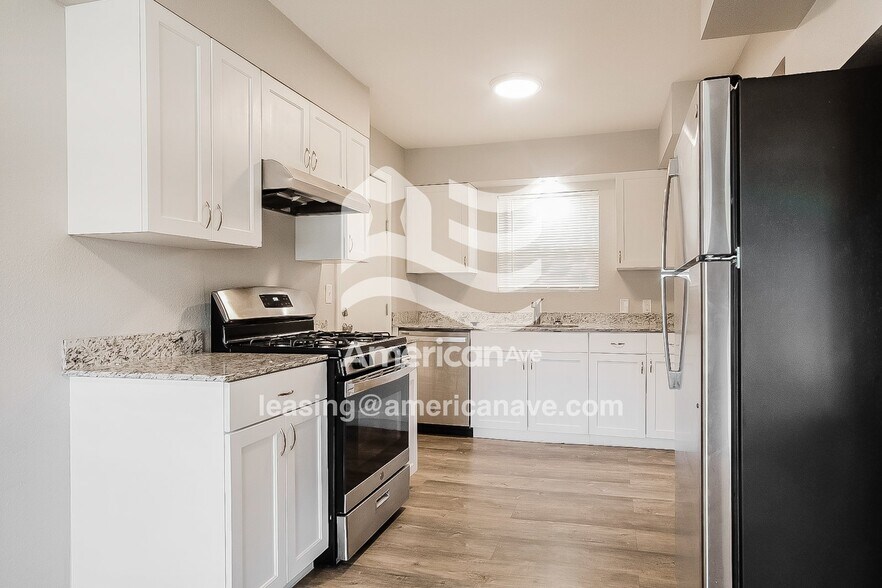 Building Photo - 143 W 50th Pl N