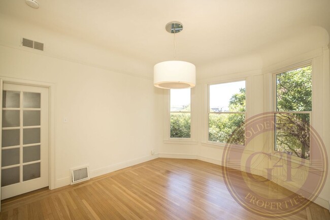 Building Photo - Cole Valley - 2 BR, 1 BA Condo 766 Sq. Ft....