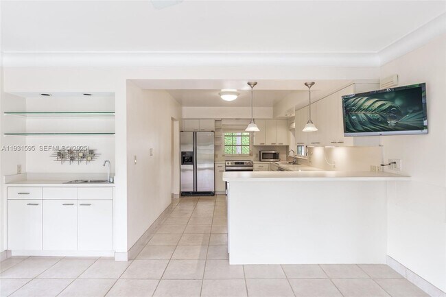 Building Photo - 2130 NE 15th St