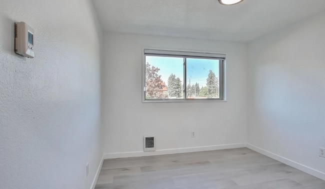 Building Photo - Fully Renovated AUBURN condo