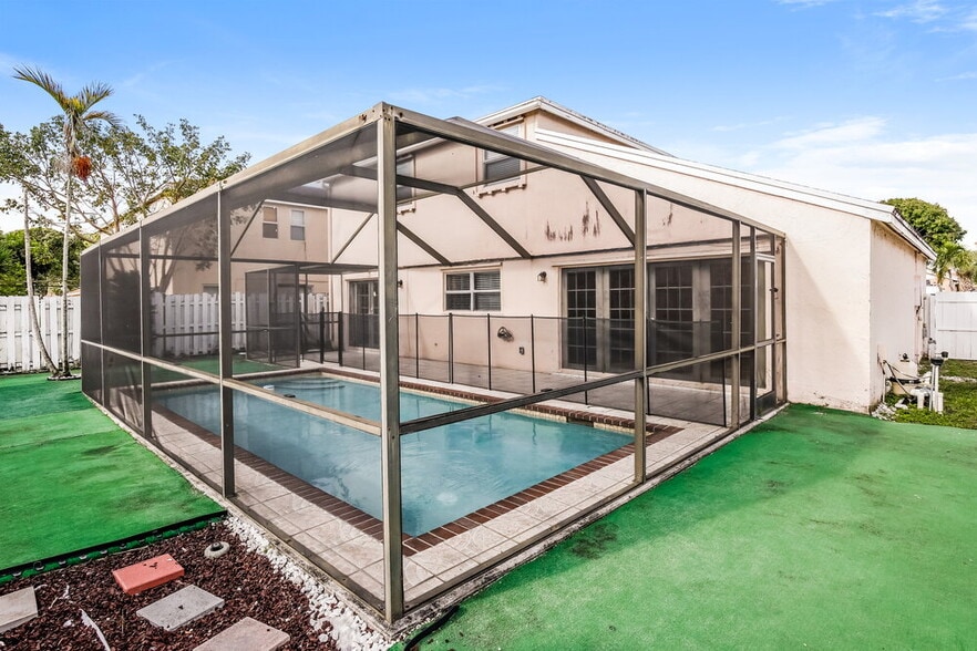 Building Photo - 3231 Ensenada Way
