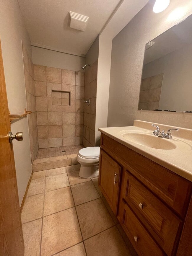 Building Photo - 4425 Hollyhock St