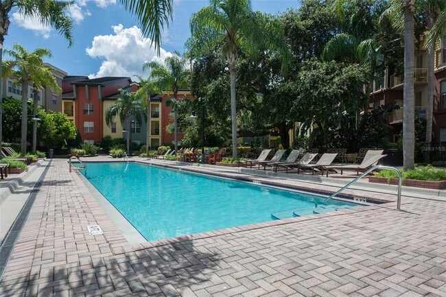 Building Photo - 2402 W Azeele St