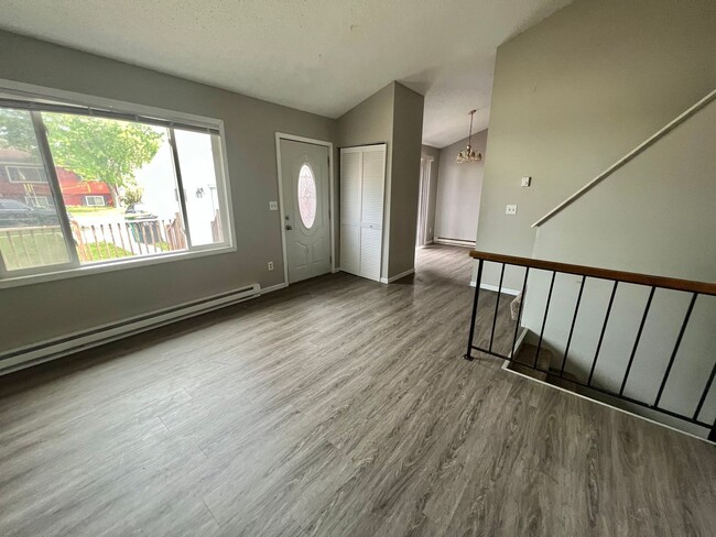Building Photo - 4 Bedroom Twinhome in West Fargo!!