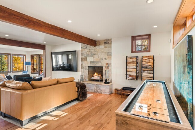 Building Photo - 71 N Ridge Ln