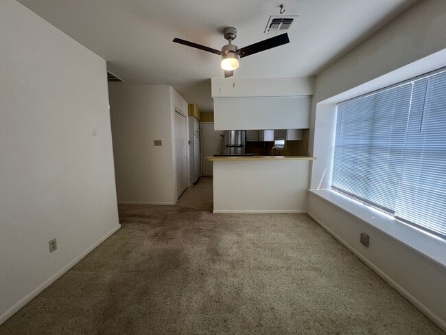 Building Photo - Duplex *LEASING SPECIAL AVAILABLE*