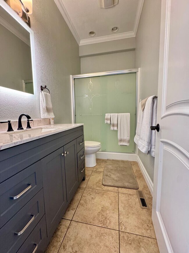 Building Photo - 130 Ridge Dr