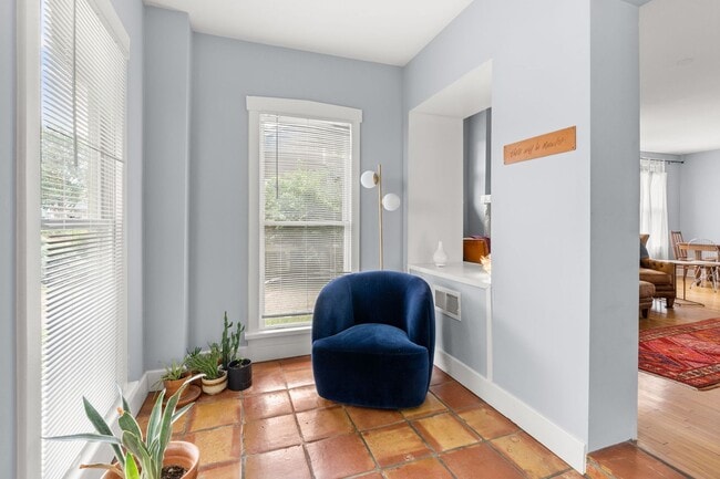 Building Photo - Walk to Hillsboro Village – 24th Ave S Gem!